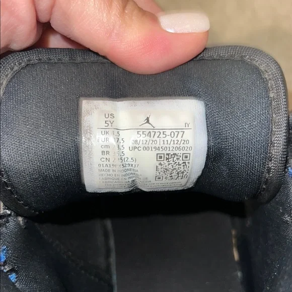 Nike Kids Black and Blue High-Top Air Jordan - Picture 6 of 6